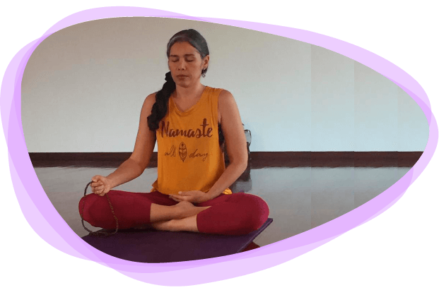 yogaiskra mujer meditando